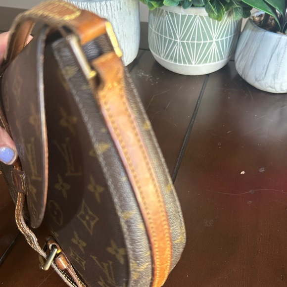 Louis Vuitton Chantilly crossbody EUC - Picture 4 of 14
